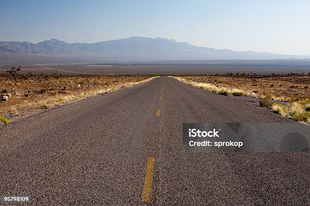 사막 고속도로 0명에 대한 스톡 사진 및 기타 이미지 - 0명, 거리, 건조 기후
