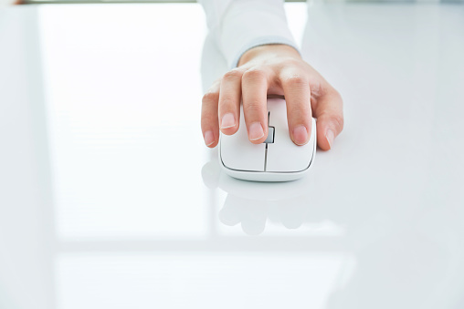 Woman hand using a mouse.