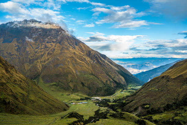 istock Salkantay Trekking Peru 957999386