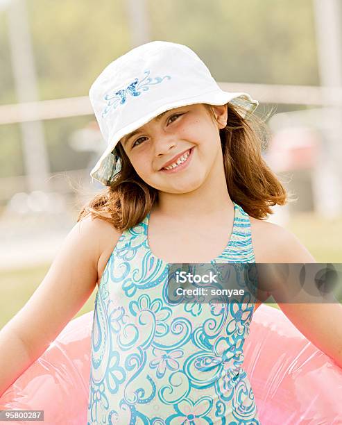 Kleines Mädchen Bereit Zum Schwimmen Stockfoto und mehr Bilder von Badebekleidung - Badebekleidung, Farbbild, Fotografie