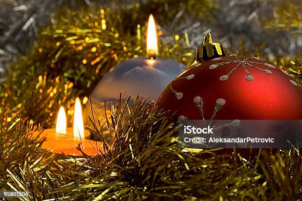 Rote Christmas Ornament Stockfoto und mehr Bilder von Abenddämmerung - Abenddämmerung, Chandler-Erdbeere, Christbaumkugel