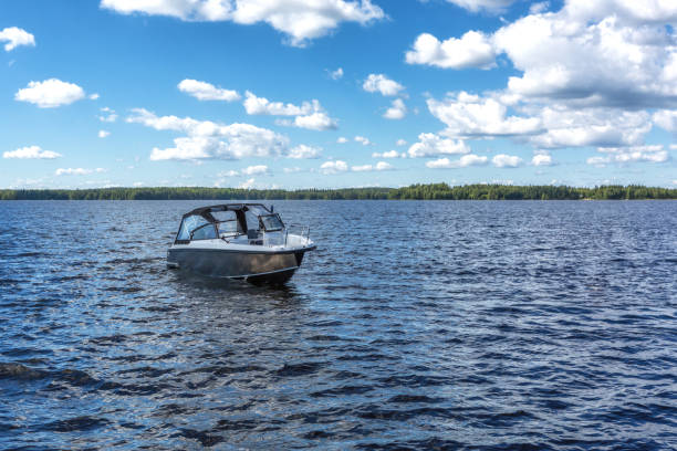 Motor boat on the lake Motor boat on the lake racing boat photos stock pictures, royalty-free photos & images