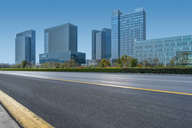 istock Clean asphalt road with city skyline background 958022930