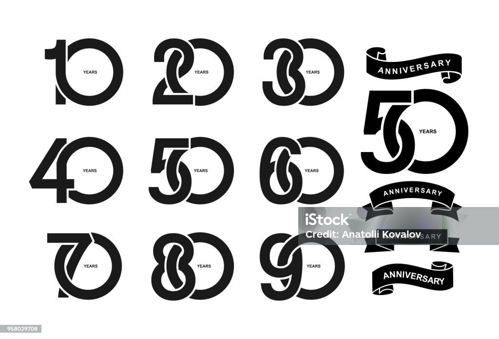 Set di icone del pittogramma dell'anniversario. Design piatto. 10, 20, 30, 40, 50, 60, 70, 80, 90 anni, etichetta logo compleanno anni, timbro in bianco e nero. Illustrazione vettoriale. Isolato su sfondo bianco - arte vettoriale royalty-free di Anniversario