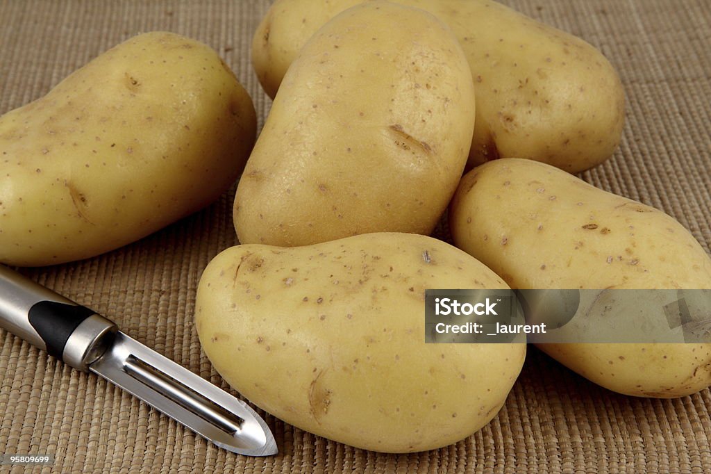 Batatas e Descascador - Royalty-free Arbusto Foto de stock