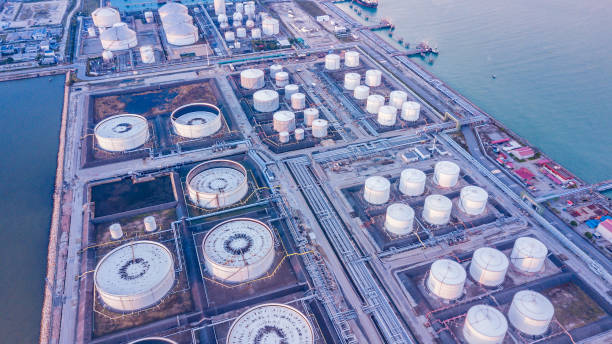 istock View of oil depot 958103812