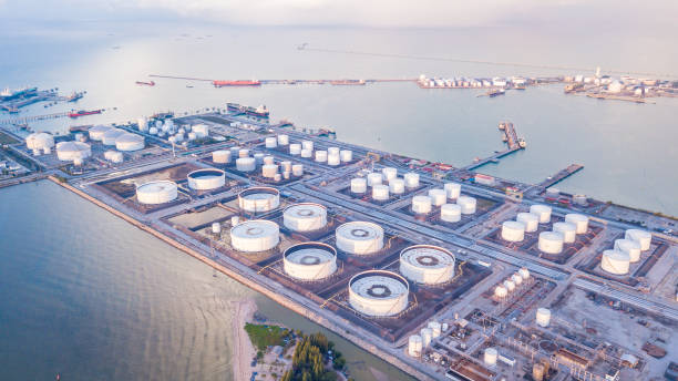 istock View of oil depot 958103828