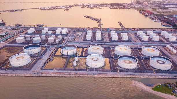 istock View of oil depot 958103832