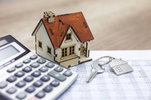 istock Selling home,Little house ,money 958104052