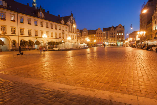 istock Wroclaw Old Town Market Square at Night 958117568