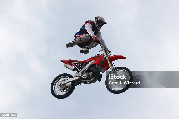 Corrida De Motos - Fotografias de stock e mais imagens de Desporto de Competição - Desporto - Desporto de Competição - Desporto, Motorizada, Passeio em veículo motorizado