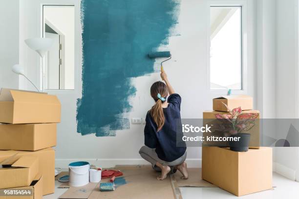 Young Asian Happy Woman Painting Interior Wall - Fotografias de stock e mais imagens de Pintar - Pintar, Parede, Casa