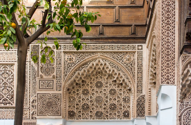 details van het interieur van bahia paleis in marrakesh marokko - morocco brazil stockfoto's en -beelden