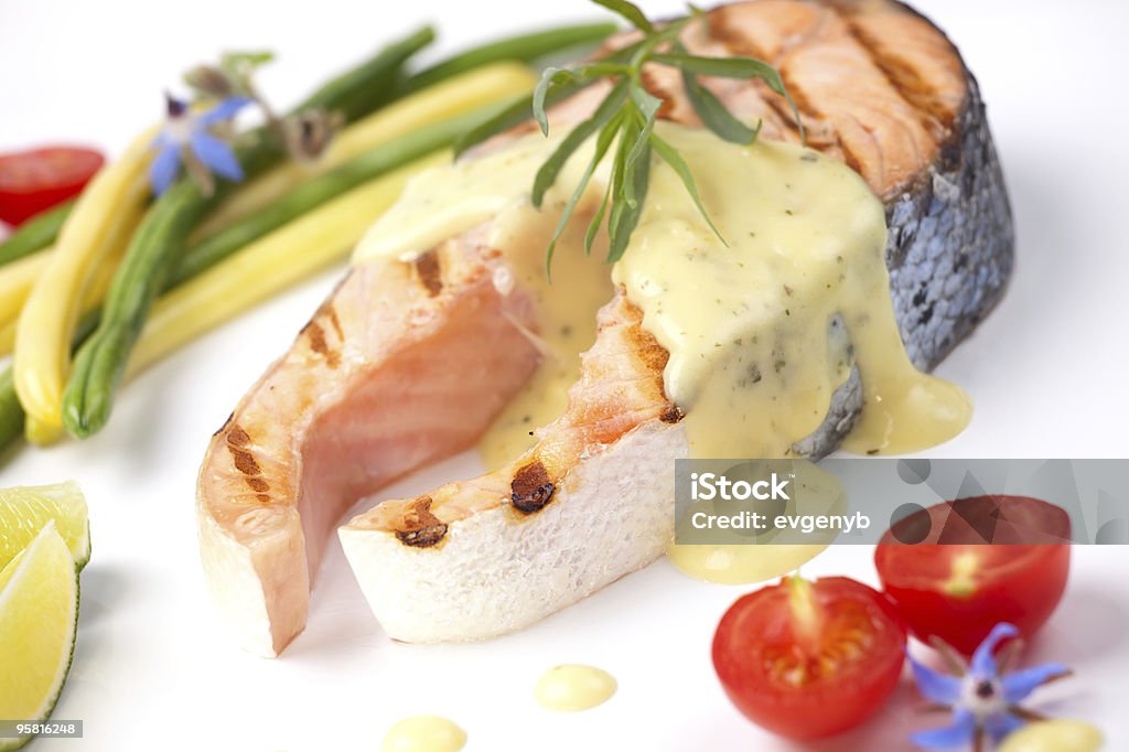 Trancio di salmone alla griglia - Foto stock royalty-free di Alimentazione sana