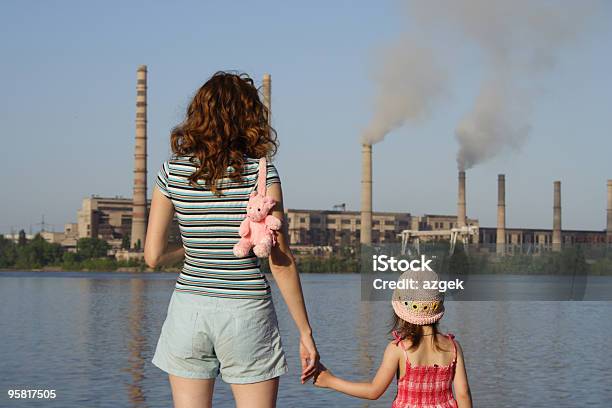 Przyszłość Jest W Twoich Rękach - zdjęcia stockowe i więcej obrazów Dziecko - Dziecko, Smog, Skażenie