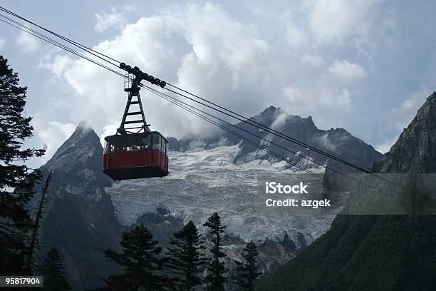 Mountain Seilbahn In Dombai Stockfoto und mehr Bilder von Aktivitäten und Sport - Aktivitäten und Sport, Auto, Berggipfel