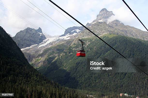 Photo libre de droit de Funiculaire Dans Dombai Montagne banque d'images et plus d'images libres de droit de Activité - Activité, Ascenseur, Bleu