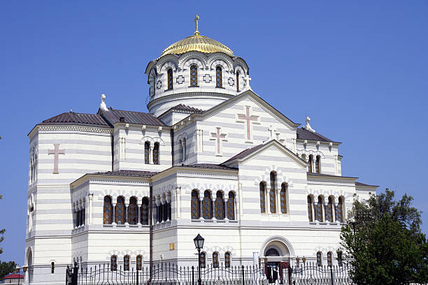 cathédrale orthodoxe - middle ages architecture and buildings place of worship church photos et images de collection