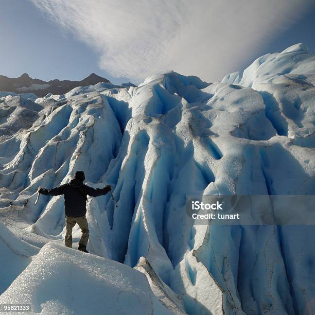 Ghiacciaio Perito Moreno - Fotografie stock e altre immagini di Acqua ghiacciata - Acqua ghiacciata, Adulto, Adulto di mezza età