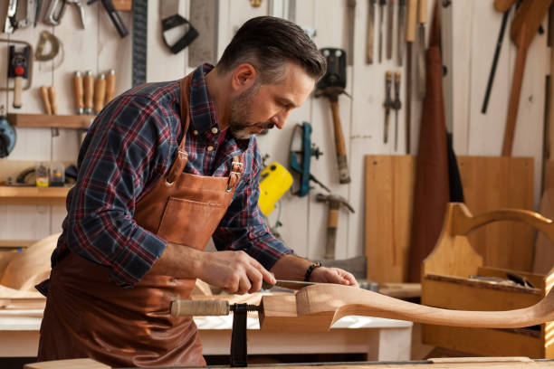 joiner делает кабриолет ноги для винтаж таблица - carpentry toolbox craft product work tool стоковые фото и изображения