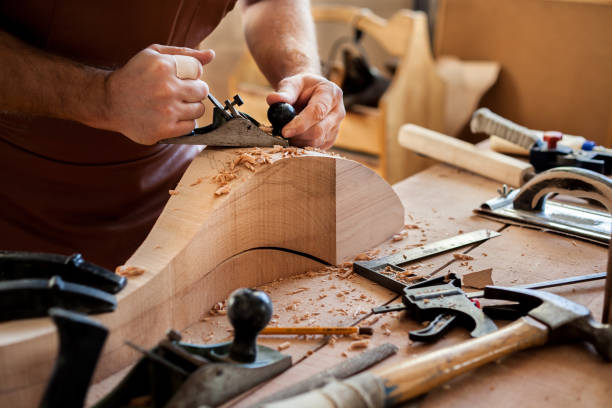 joiner makes cabriole leg for vintage table - carpenter restoring furniture wood imagens e fotografias de stock