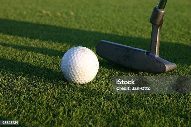 Golf Cart Auf Dem Putting Green Stockfoto und mehr Bilder von Einzelveranstaltung - Einzelveranstaltung, Eisen, Entspannung