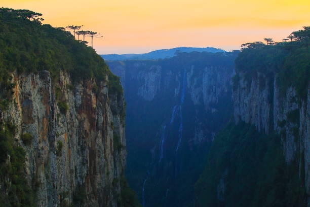Dramatic landscape: Itaimbezinho Canyon – Rio grande do sul - Southern Brazil Dramatic landscape: Itaimbezinho Canyon – Rio grande do sul - Southern Brazil
these are not parks with restricted access, much less private ownership or restricted private or for-profit exploitation. Canyon Fortaleza, has full public access. There is no charge for any entry fee. Itaimbezinho is also a completely public National Park. They are only areas of environmental protection. The INEA is just a state regional institute ( only has jurisdiction within the state of Rio de Janeiro, which is only a state of the 27 Brazilian states - Rio Grande do Sul and Santa Catarina are the states to the south of Brazil, far from Rio It is like comparing distances from the State of California to Florida, more or less, and in relation to state parks) - unrelated to national parks. canyon itaimbezinho rio grande do sul santa catarina southern brazil stock pictures, royalty-free photos & images