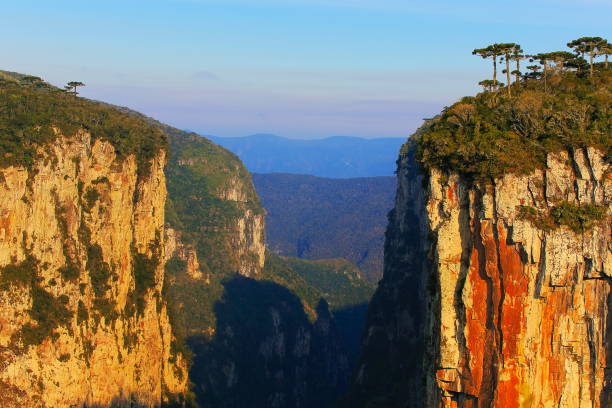 Dramatic landscape: Itaimbezinho Canyon – Rio grande do sul - Southern Brazil Dramatic landscape: Itaimbezinho Canyon – Rio grande do sul - Southern Brazil
these are not parks with restricted access, much less private ownership or restricted private or for-profit exploitation. Canyon Fortaleza, has full public access. There is no charge for any entry fee. Itaimbezinho is also a completely public National Park. They are only areas of environmental protection. The INEA is just a state regional institute ( only has jurisdiction within the state of Rio de Janeiro, which is only a state of the 27 Brazilian states - Rio Grande do Sul and Santa Catarina are the states to the south of Brazil, far from Rio It is like comparing distances from the State of California to Florida, more or less, and in relation to state parks) - unrelated to national parks. canyon itaimbezinho rio grande do sul santa catarina southern brazil stock pictures, royalty-free photos & images