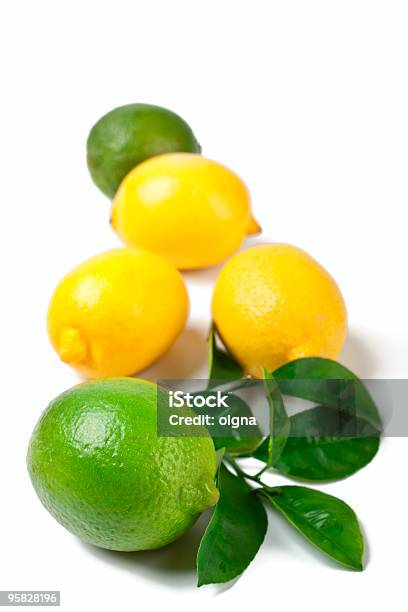 Limonki I Cytryny - zdjęcia stockowe i więcej obrazów Bez ludzi - Bez ludzi, Białe tło, Cytryna