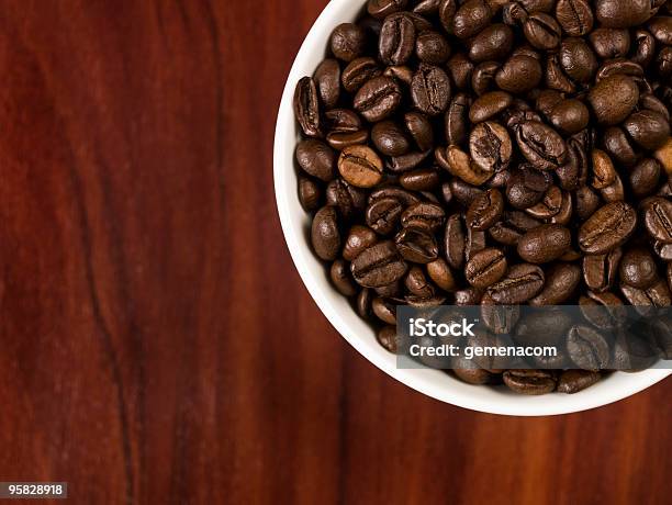 カップコーヒー豆 - カップのストックフォトや画像を多数ご用意 - カップ, カフェイン, カラー画像