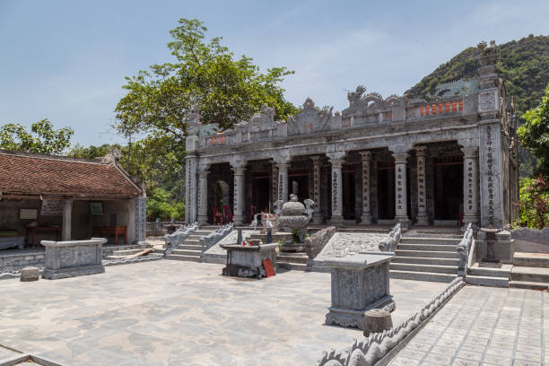 istock Thai Vi Temple, Tam Coc, Ninh Binh 958291000