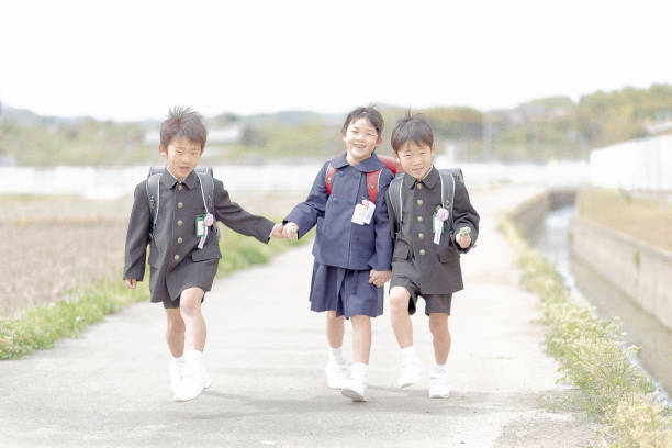 It is like walking with friends with a new school bag on the Japanese elementary school entrance.