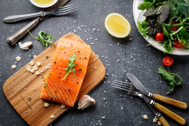 primas filete de salmón  - vitamin d salmon fillet raw fotografías e imágenes de stock
