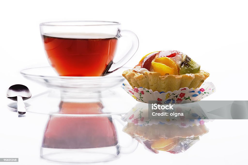 Vetro tazza di tè e una crostata di frutta - Foto stock royalty-free di Bibita