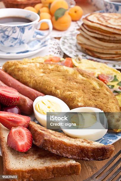 Big Desayuno Comida Foto de stock y más banco de imágenes de Albaricoque - Albaricoque, Alimento, Alimentos cocinados