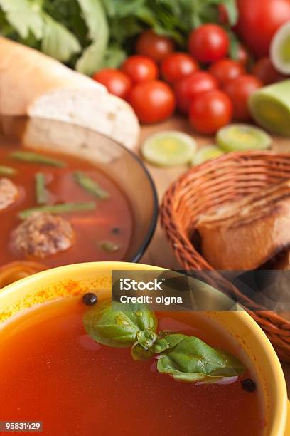 Zuppa Di Pomodoro - Fotografie stock e altre immagini di Alimentazione sana - Alimentazione sana, Antipasto, Basilico