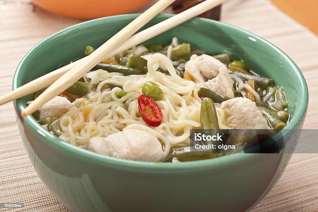Куриный суп с лапшой - Стоковые фото Вьетнамская кухня роялти-фри