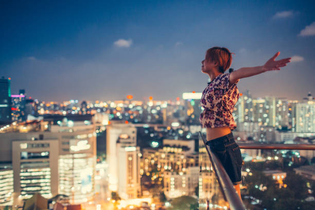 istock Feel flying of the city night 958332576