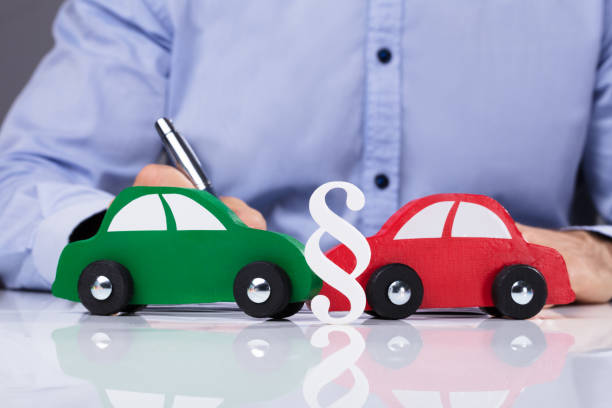 istock Paragraph Symbol In Front Of Two Wooden Car 958335692