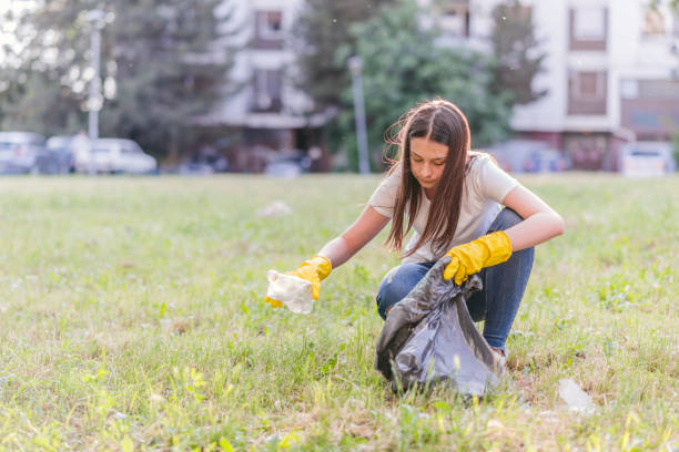 istock Neighborhood Clean Up 958374754