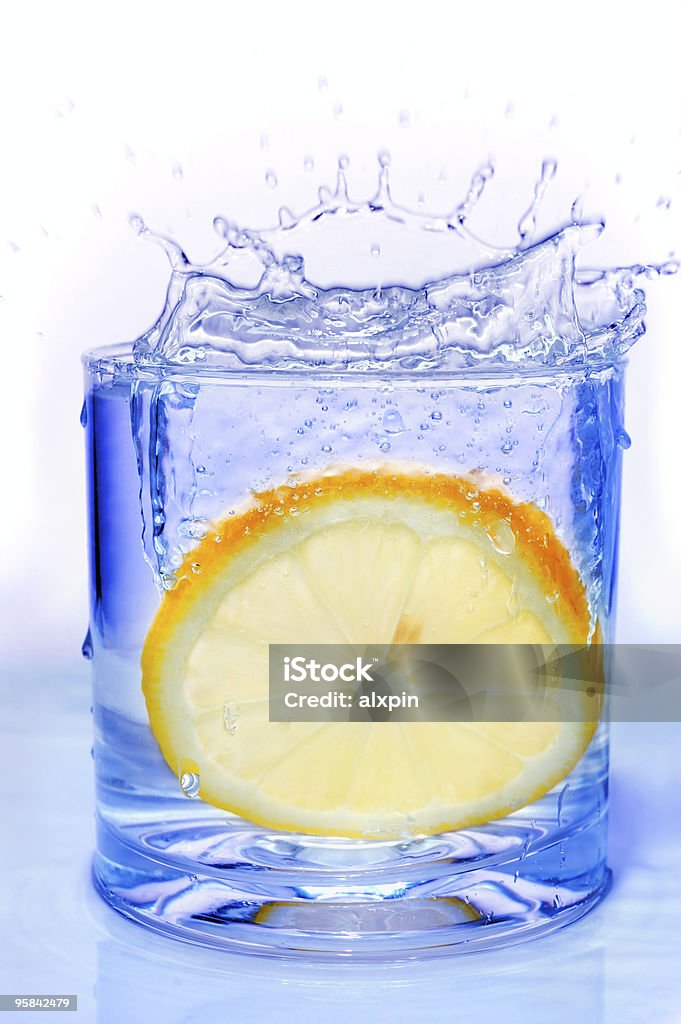 Rondelle de citron splash - Photo de Agrume libre de droits