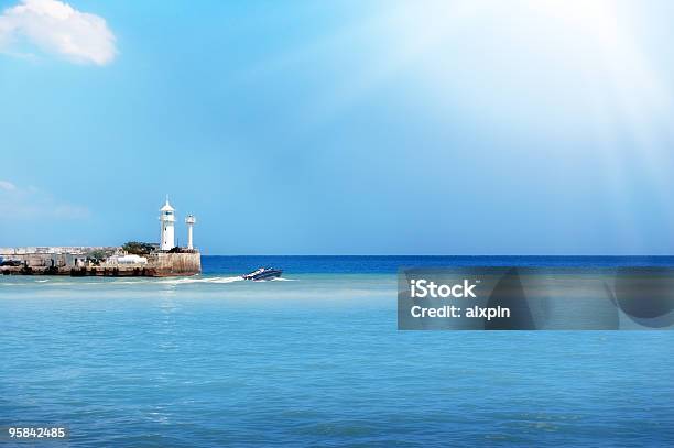 Foto de Farol Contra O Céu Ensolarado e mais fotos de stock de Arranjar - Arranjar, Azul, Baía