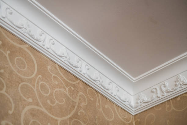 istock Luxury Home ceiling corner ornamental moulding detail 958432434
