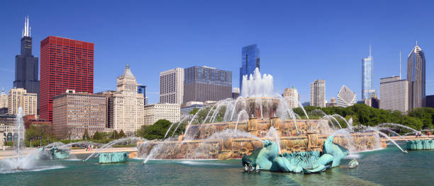 istock Chicago skyline and Buckingham Fountain 958469116