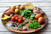 zutaten-thunfisch-salat-mit-kopfsalat-eiern-und-tomaten.jpg?b=1&s=170x170&k=20&c=HhXii02kNQ1tDkiSD-hmo-59VImUXU-mXMTJZ2PcqSM=