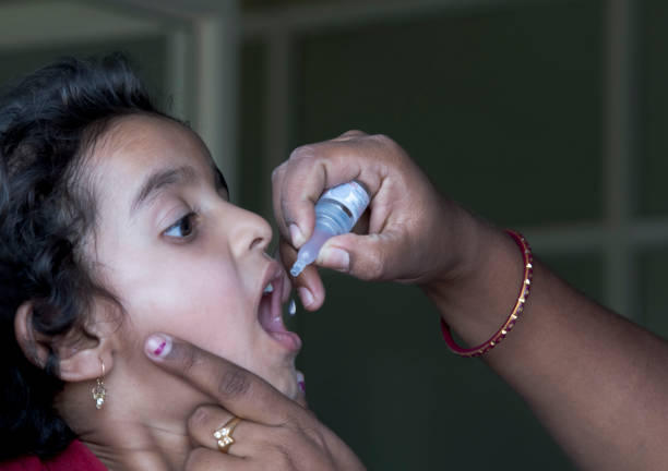 vacuna contra la polio en india - vacunación antipoliomielítica fotografías e imágenes de stock