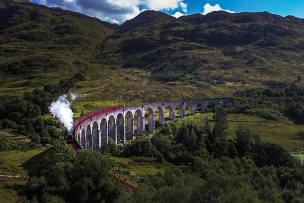 viaduct kereta api glenfinnan - skotlandia harry potter potret stok, foto, & gambar bebas royalti