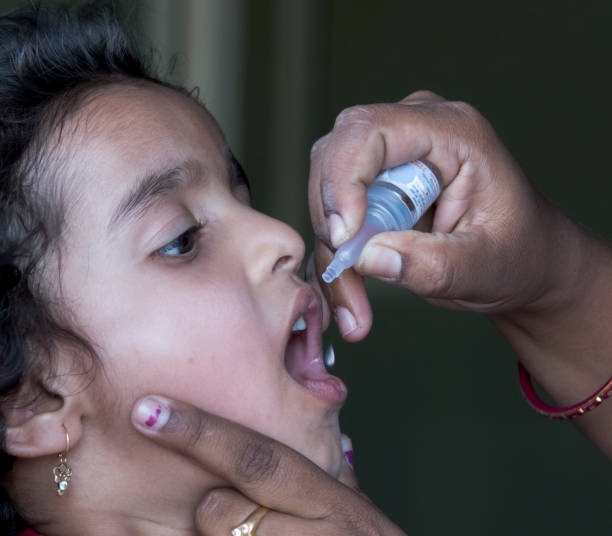 vacina contra a pólio na índia - vacina da poliomielite - fotografias e filmes do acervo