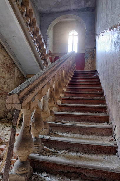 istock Old vintage staircase at old abandoned house 958534828