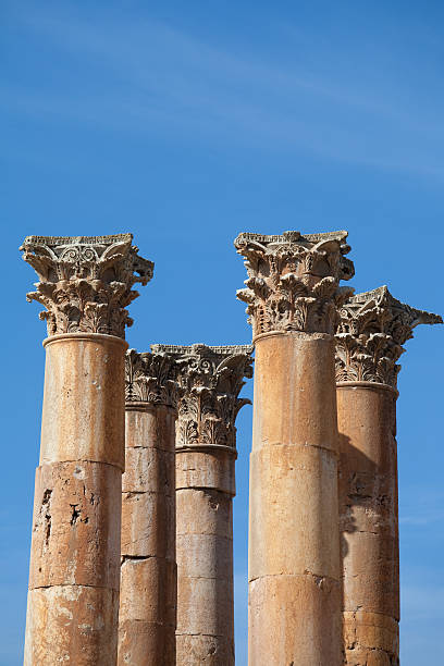 tempel der artemis, gerasa, jordanien - artemis tempel gerasa stock-fotos und bilder